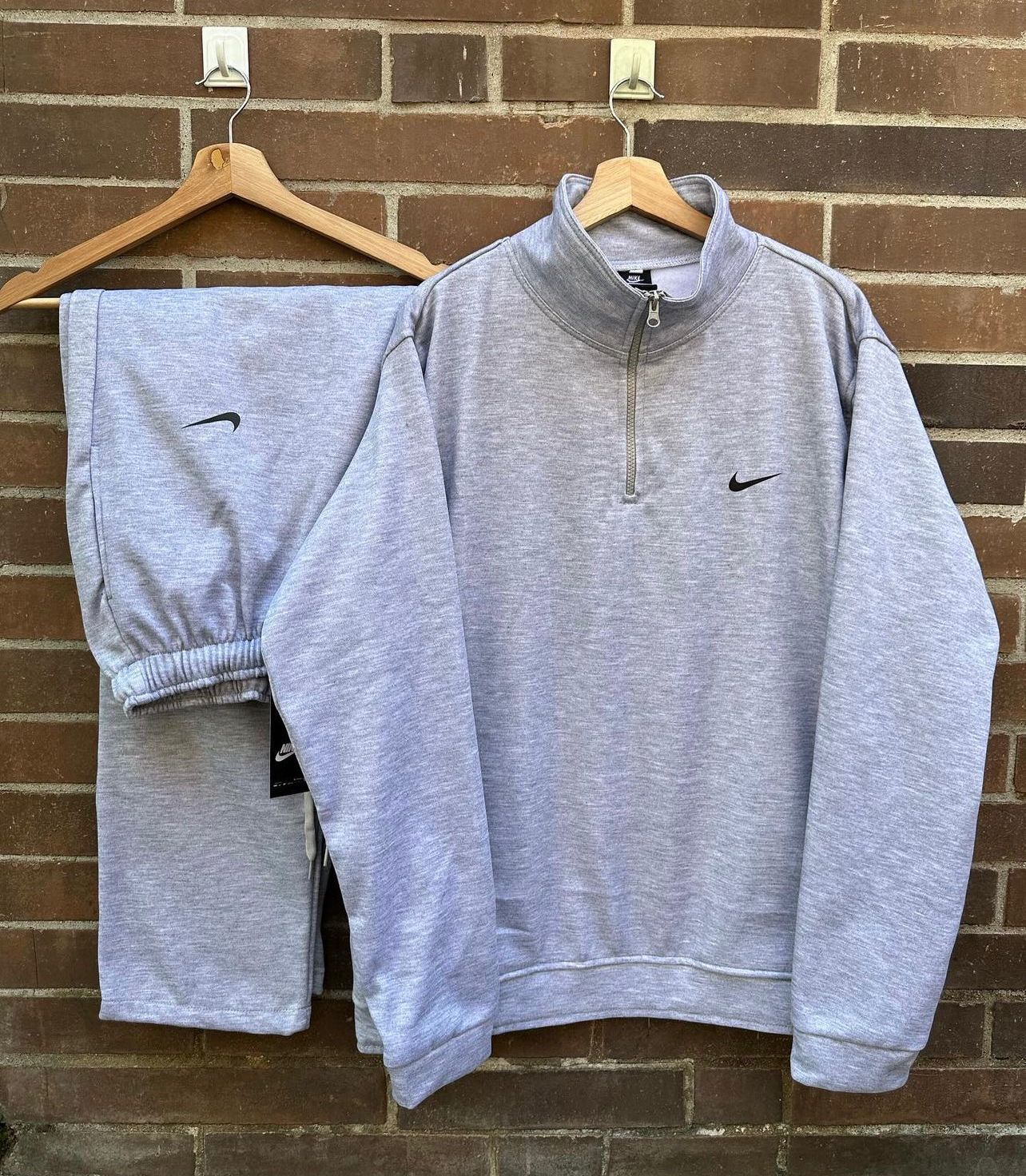 Conjunto gris Nike